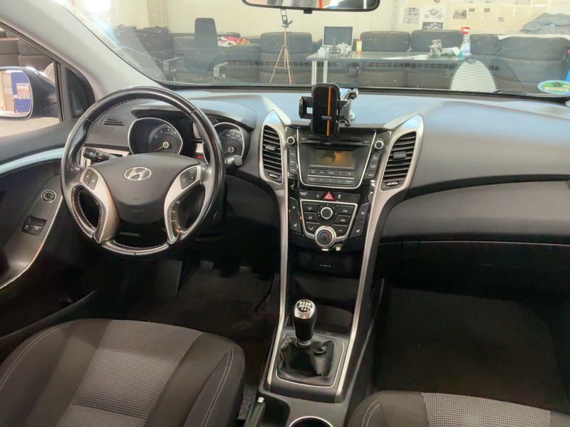 Hyundai i30 1.6 GDI FIFA World Cup Edition — zdjęcie 12