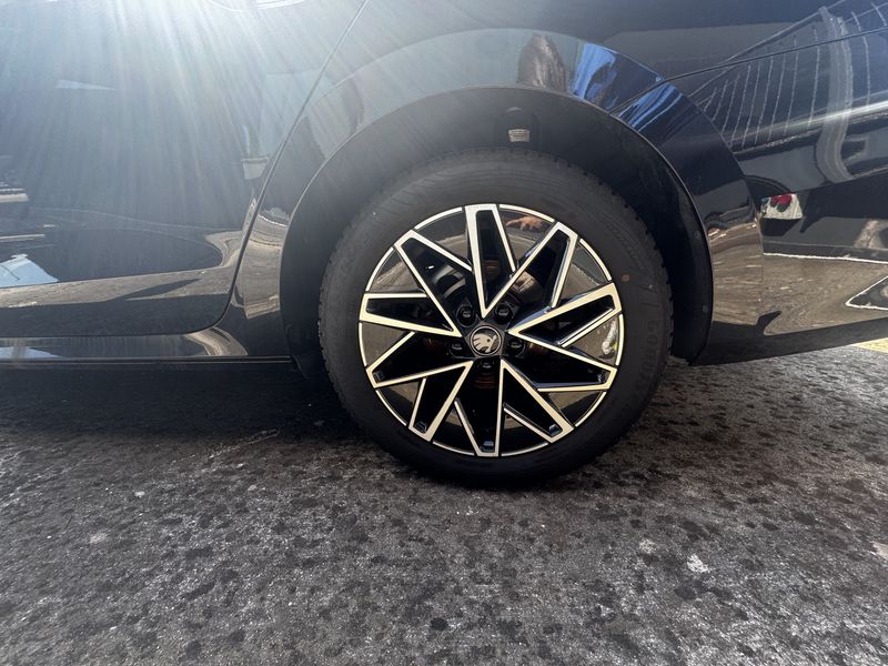 Skoda Octavia 2.0 TDI Executive 2025 – снимка 17