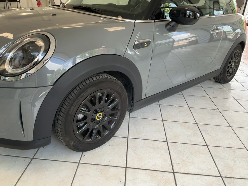 MINI Cooper SE Essential Trim — zdjęcie 2