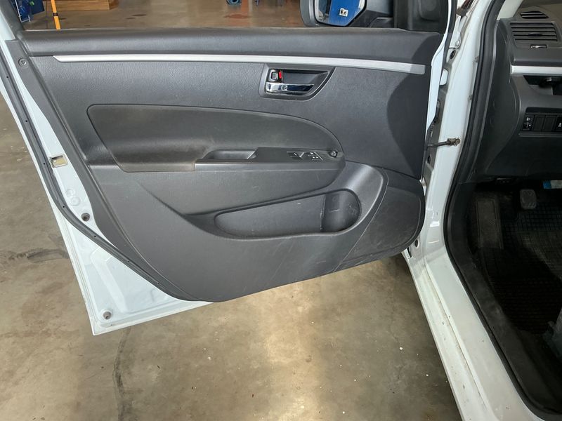 Suzuki Swift 1.2 GL Special 2012 – снимка 32