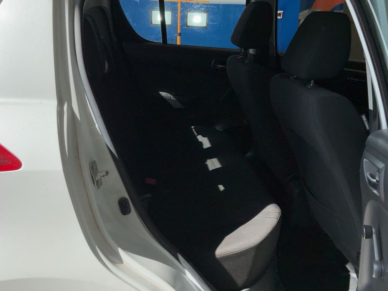 Suzuki Swift 1.2 GL Special — zdjęcie 14