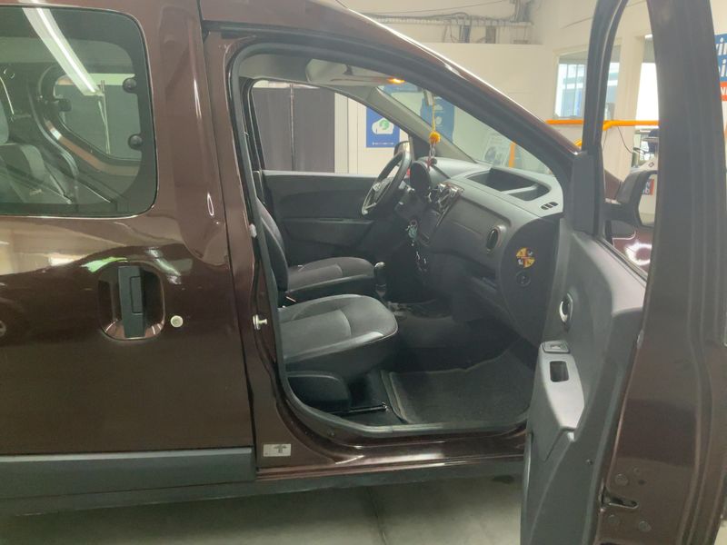 Dacia Dokker 1.2 TCe Stepway Celebration — zdjęcie 11