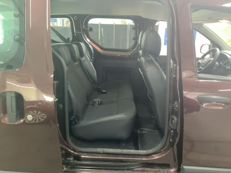 Dacia Dokker 1.2 TCe Stepway Celebration — zdjęcie 14