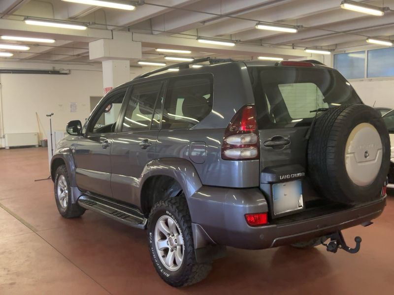 Toyota Land Cruiser 3.0 D-4D C — zdjęcie 3