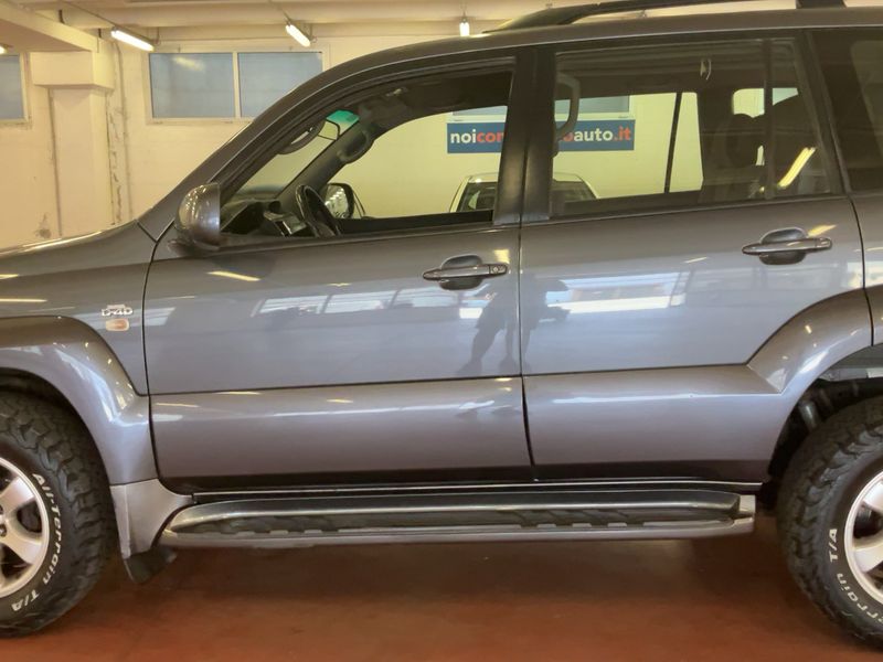 Toyota Land Cruiser 3.0 D-4D C — zdjęcie 4