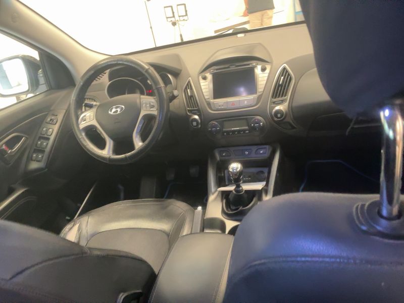 Hyundai ix35 1.7 CRDi XPossible 2WD — zdjęcie 12