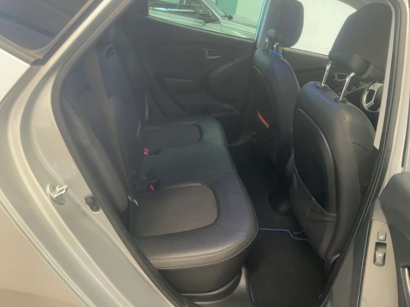 Hyundai ix35 1.7 CRDi XPossible 2WD — zdjęcie 14