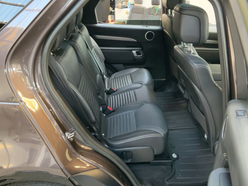 Land Rover Discovery 5 D250 Mild-Hybrid SE R-Dynamic AWD — zdjęcie 14