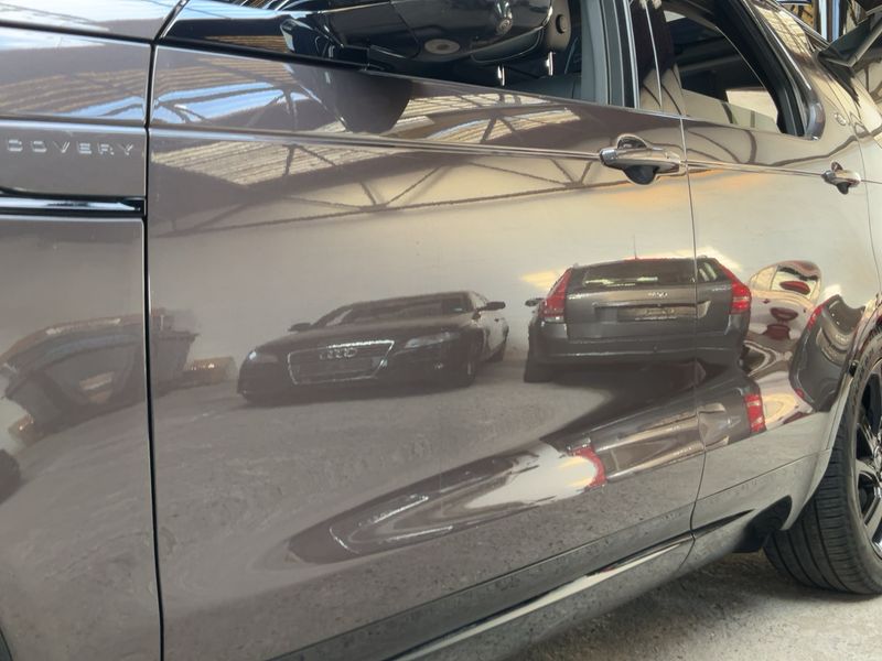 Land Rover Discovery 5 D250 Mild-Hybrid SE R-Dynamic AWD — zdjęcie 4