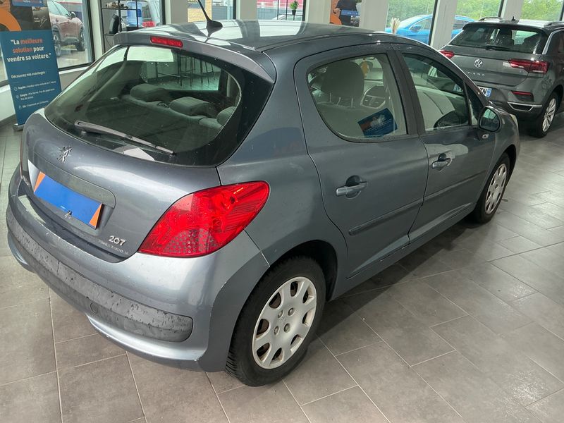 Peugeot 207 1.4 HDi Exécutive — zdjęcie 2