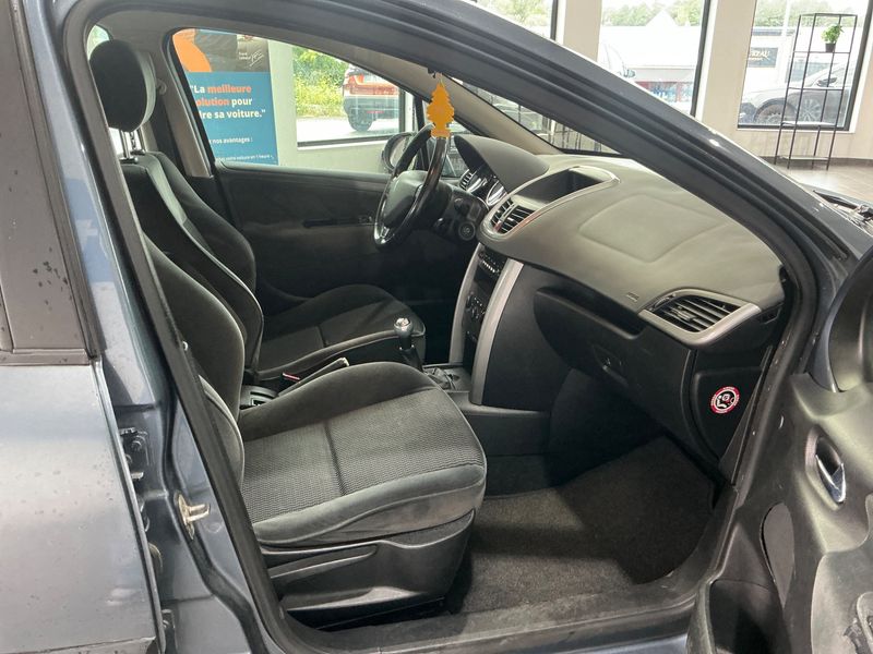 Peugeot 207 1.4 HDi Exécutive — zdjęcie 3