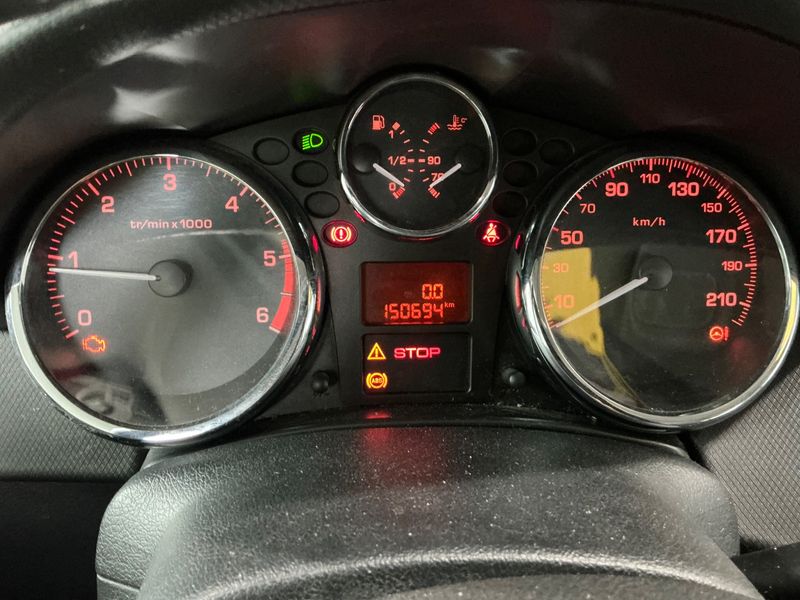 Peugeot 207 1.4 HDi Exécutive — zdjęcie 4