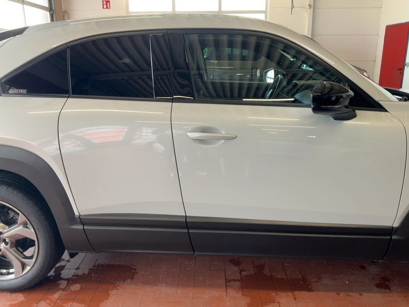Mazda MX-30 electric drive 107 kW — zdjęcie 7