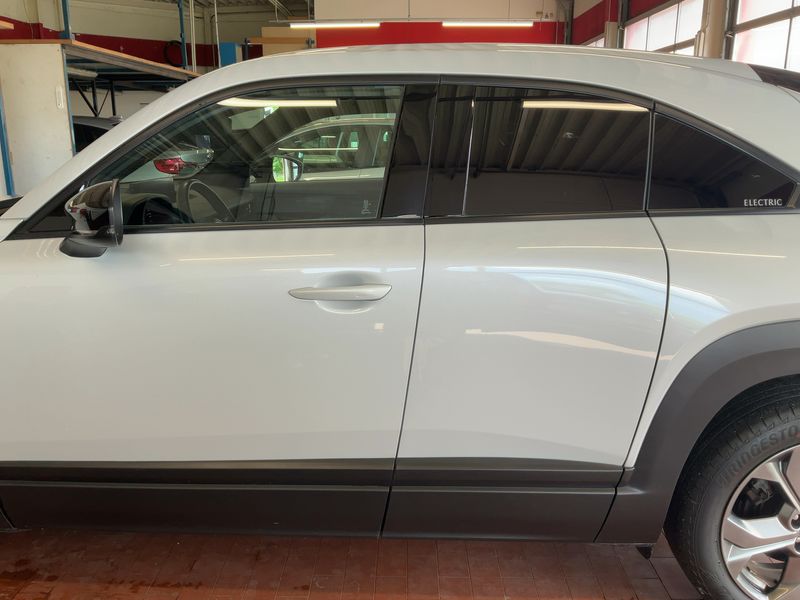 Mazda MX-30 electric drive 107 kW — zdjęcie 4