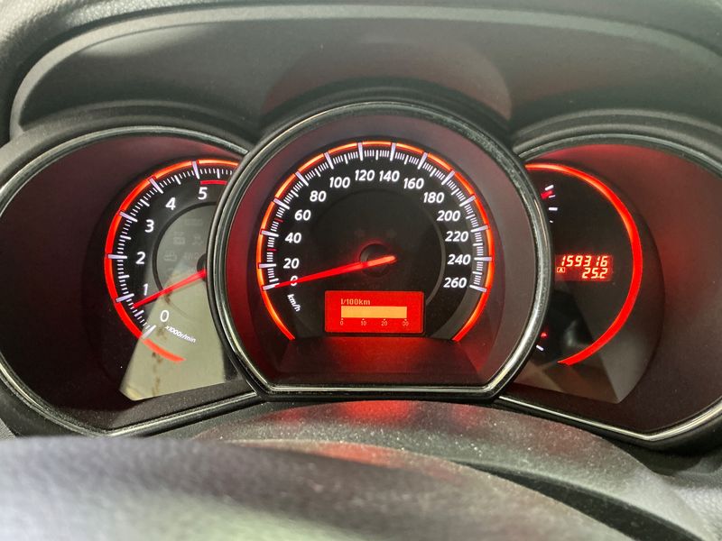 Nissan Murano 2.5 dCi Executive — zdjęcie 13