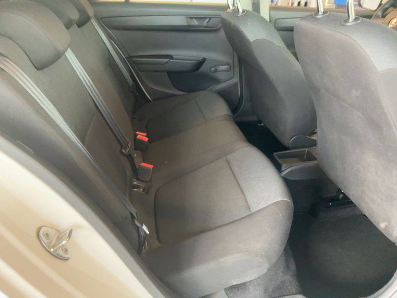 Skoda Fabia 1.0 MPI Active — zdjęcie 14