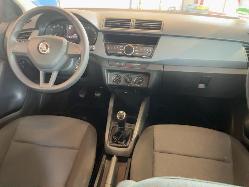 Skoda Fabia 1.0 MPI Active — zdjęcie 12