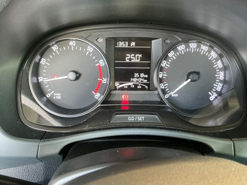 Skoda Fabia 1.0 MPI Active — zdjęcie 13