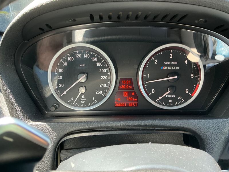 BMW X6 M50d — zdjęcie 13