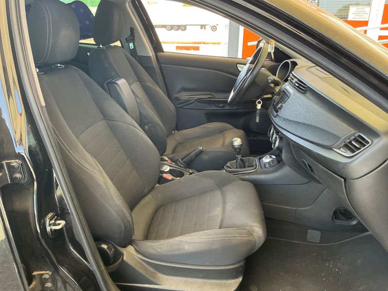 Alfa Romeo Giulietta 1.6 JTD Super — zdjęcie 3