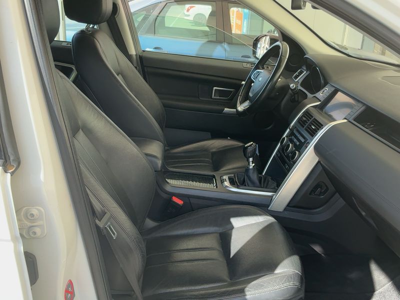 Land Rover Discovery Sport 2.0 Td4 HSE AWD — zdjęcie 11