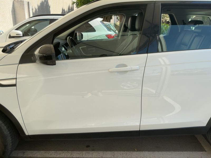 Land Rover Discovery Sport 2.0 Td4 HSE AWD — zdjęcie 4