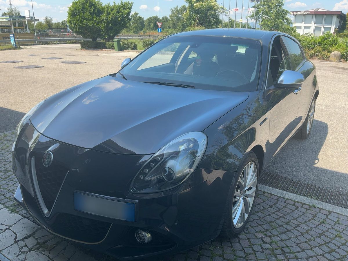 Alfa Romeo 2016 — photo 1
