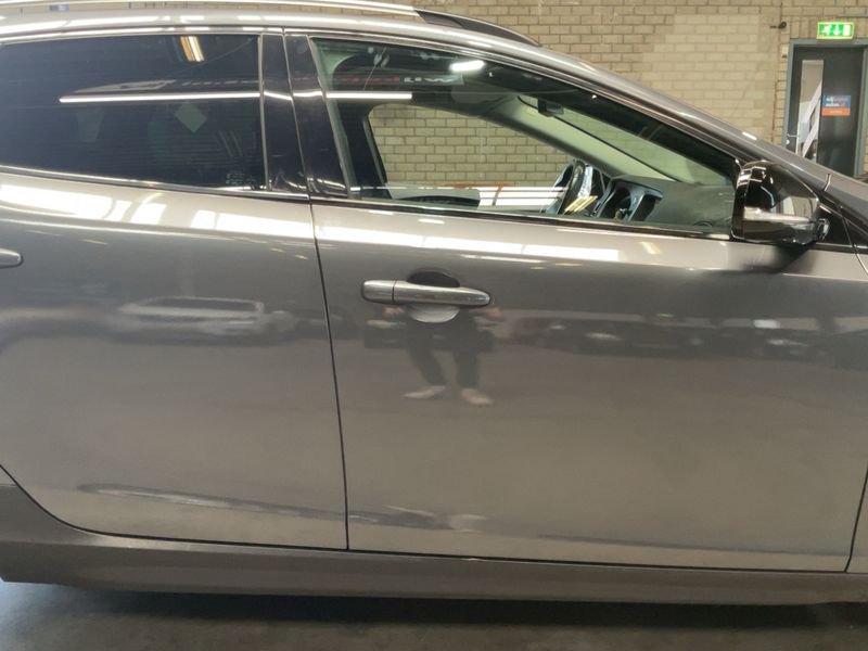 Volvo V40 Cross Country 2.0 D3 Momentum — zdjęcie 7