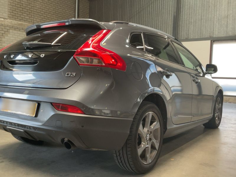 Volvo V40 Cross Country 2.0 D3 Momentum — zdjęcie 6