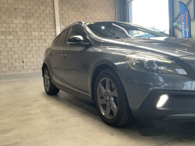 Volvo V40 Cross Country 2.0 D3 Momentum — zdjęcie 8