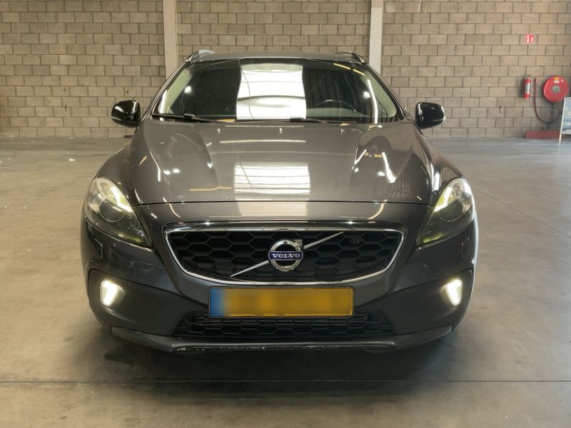 Volvo V40 Cross Country 2.0 D3 Momentum — zdjęcie 9