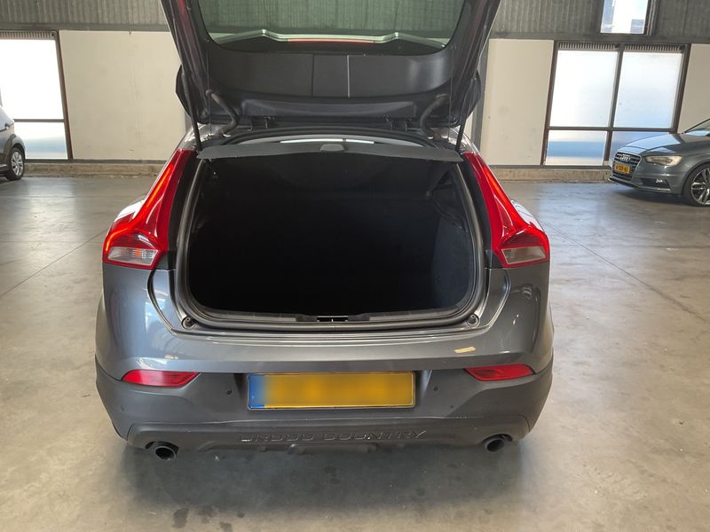 Volvo V40 Cross Country 2.0 D3 Momentum — zdjęcie 10