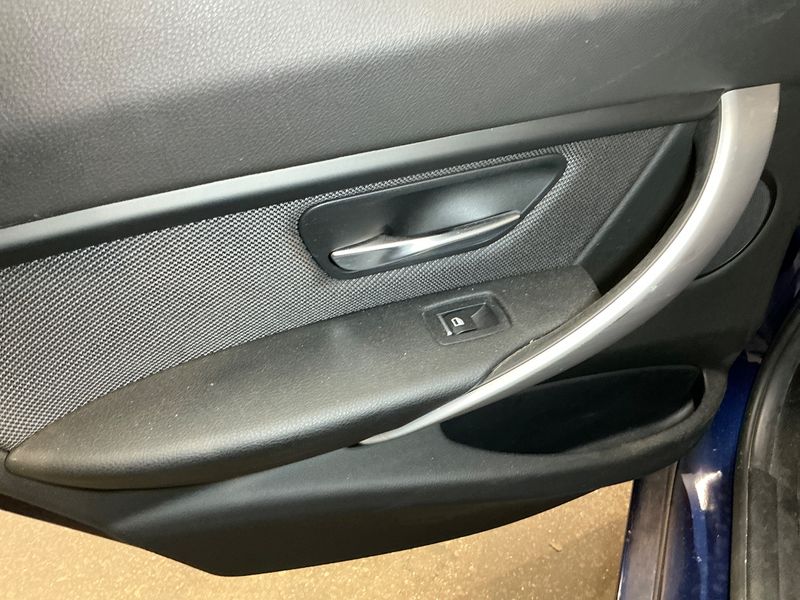 BMW 3er 320d Advantage 2016 – снимка 23