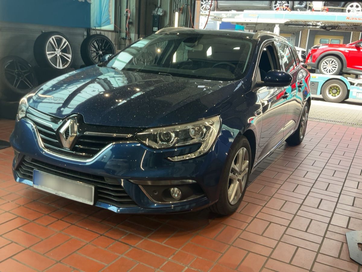 Renault Megane 2019 — photo 1