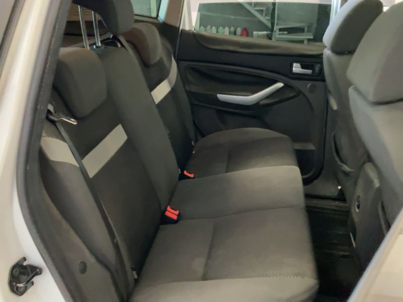 Ford Kuga 2.0 TDCi Trend — zdjęcie 14