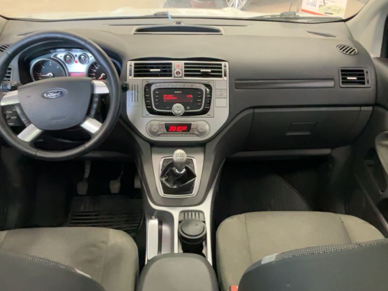 Ford Kuga 2.0 TDCi Trend — zdjęcie 12