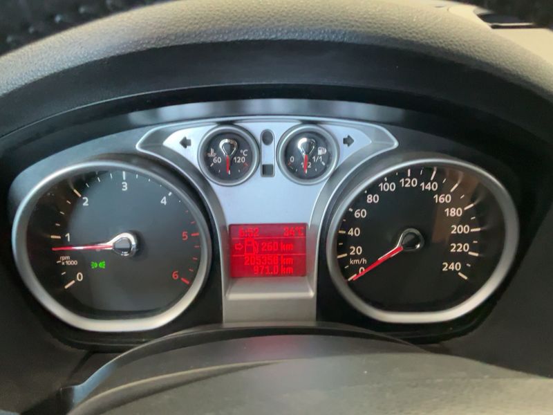 Ford Kuga 2.0 TDCi Trend — zdjęcie 13