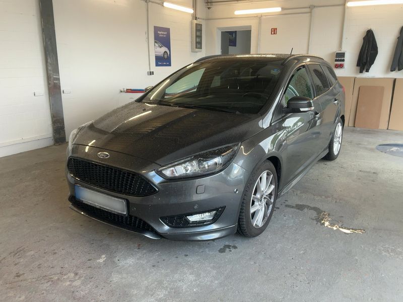 Ford Focus 1.5 EcoBoost ST-Line — zdjęcie 1
