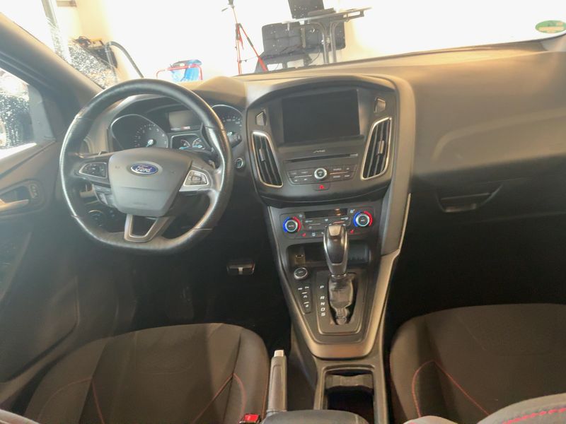 Ford Focus 1.5 EcoBoost ST-Line — zdjęcie 12