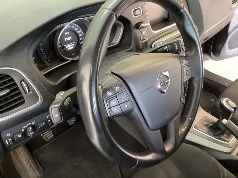 Volvo V40 2.0 D2 Kinetic 2018 – снимка 23