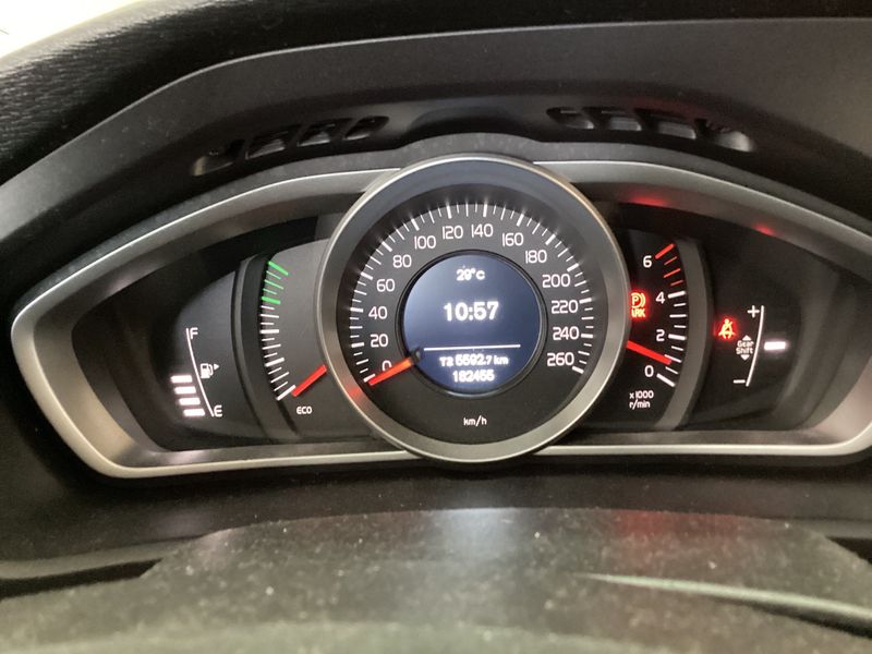 Volvo V40 2.0 D2 Kinetic 2018 – снимка 18