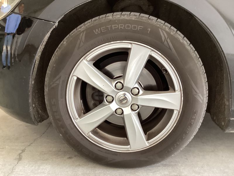 Volvo V40 2.0 D2 Kinetic 2018 – снимка 3