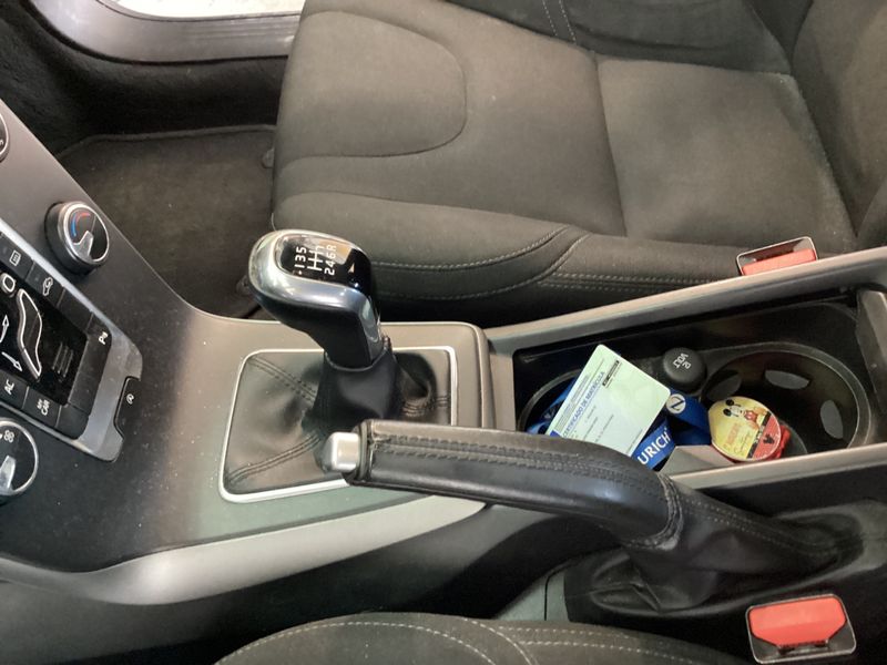 Volvo V40 2.0 D2 Kinetic 2018 – снимка 22