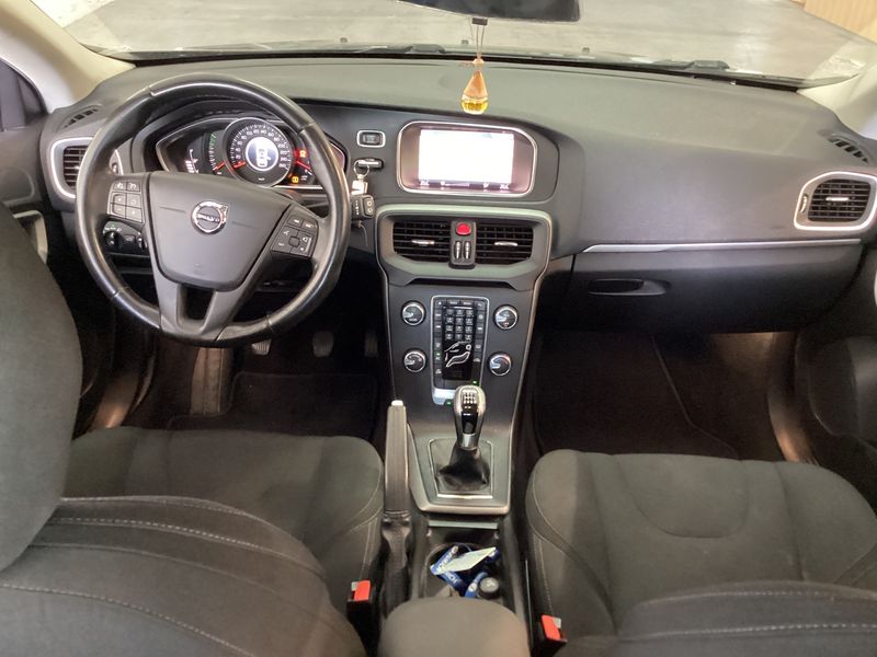 Volvo V40 2.0 D2 Kinetic 2018 – снимка 17