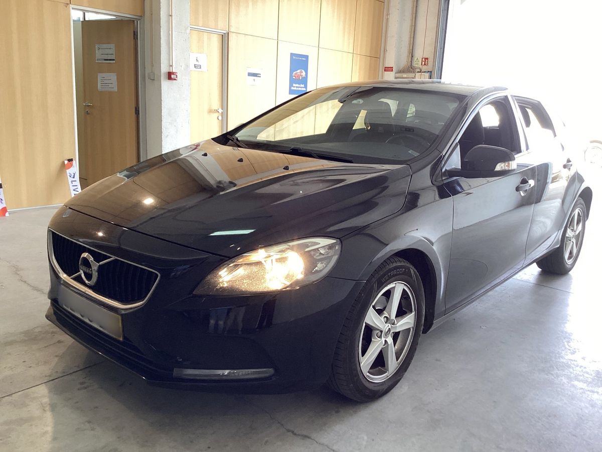 Volvo V40 2018 — photo 1