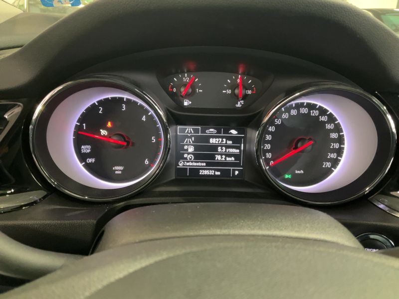 Opel Insignia Grand Sport 1.6 CDTI DPF Edition — zdjęcie 13