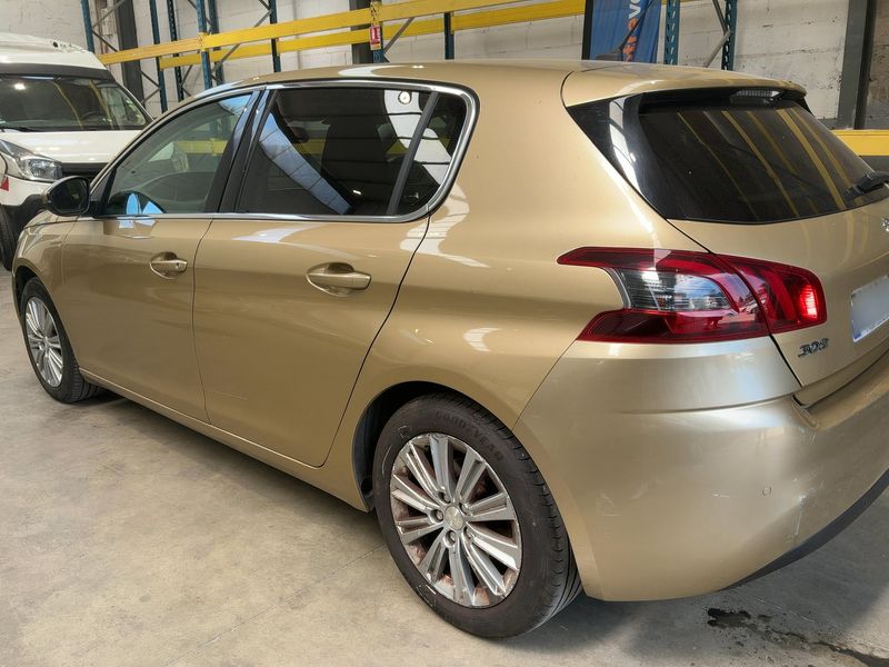 Peugeot 308 1.2 e-THP Allure 2017 – снимка 6