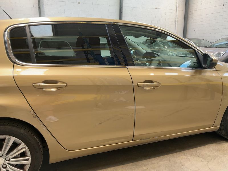 Peugeot 308 1.2 e-THP Allure 2017 – снимка 10