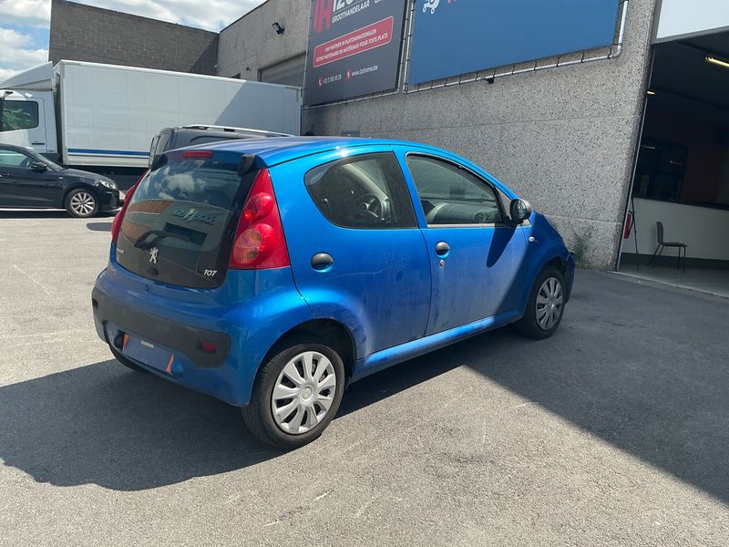 Peugeot 107 1.0 Urban Move — zdjęcie 2