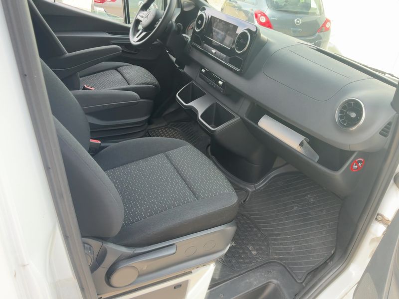 Mercedes-Benz Sprinter 319 CDI RWD L3 — zdjęcie 11